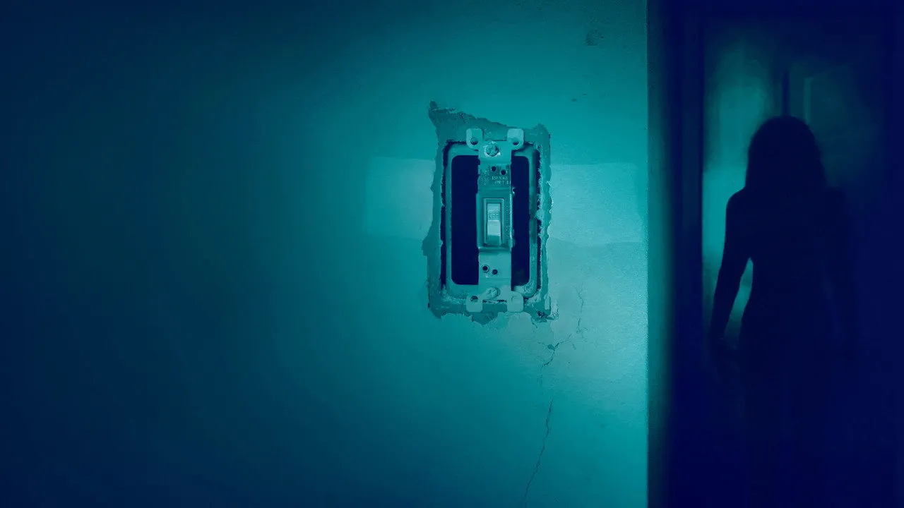 Lights Out (2016) still