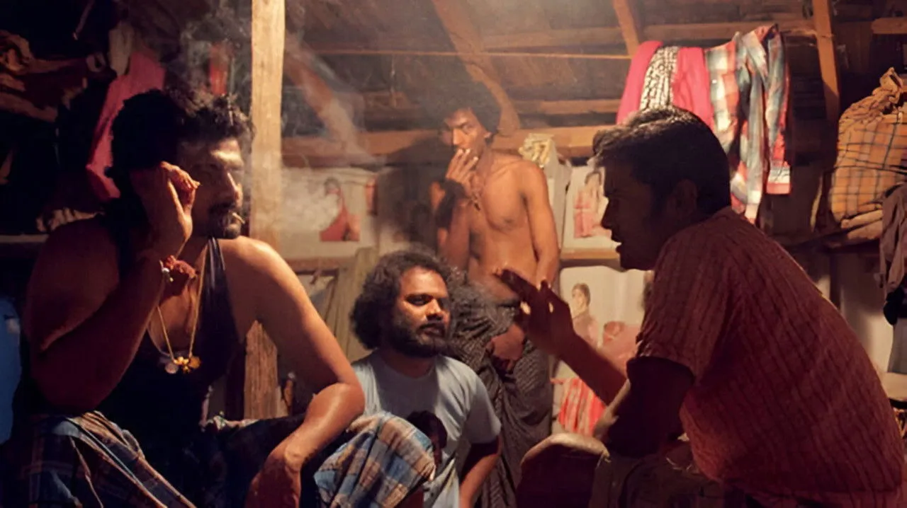 Moodar Koodam (2013) still