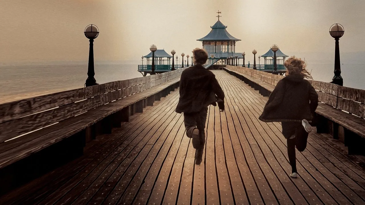Never Let Me Go (2010) दृश्य