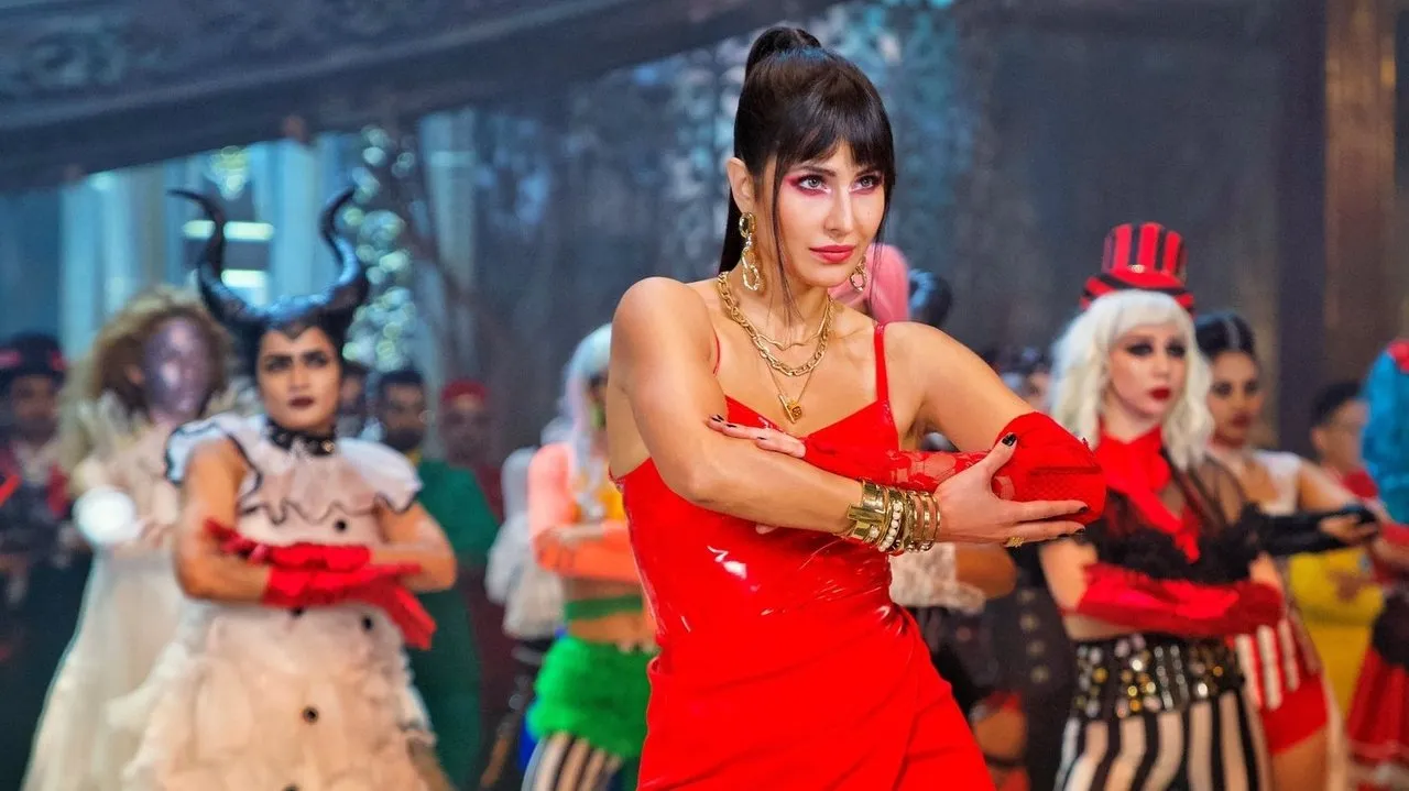 Phone Bhoot (2022) still
