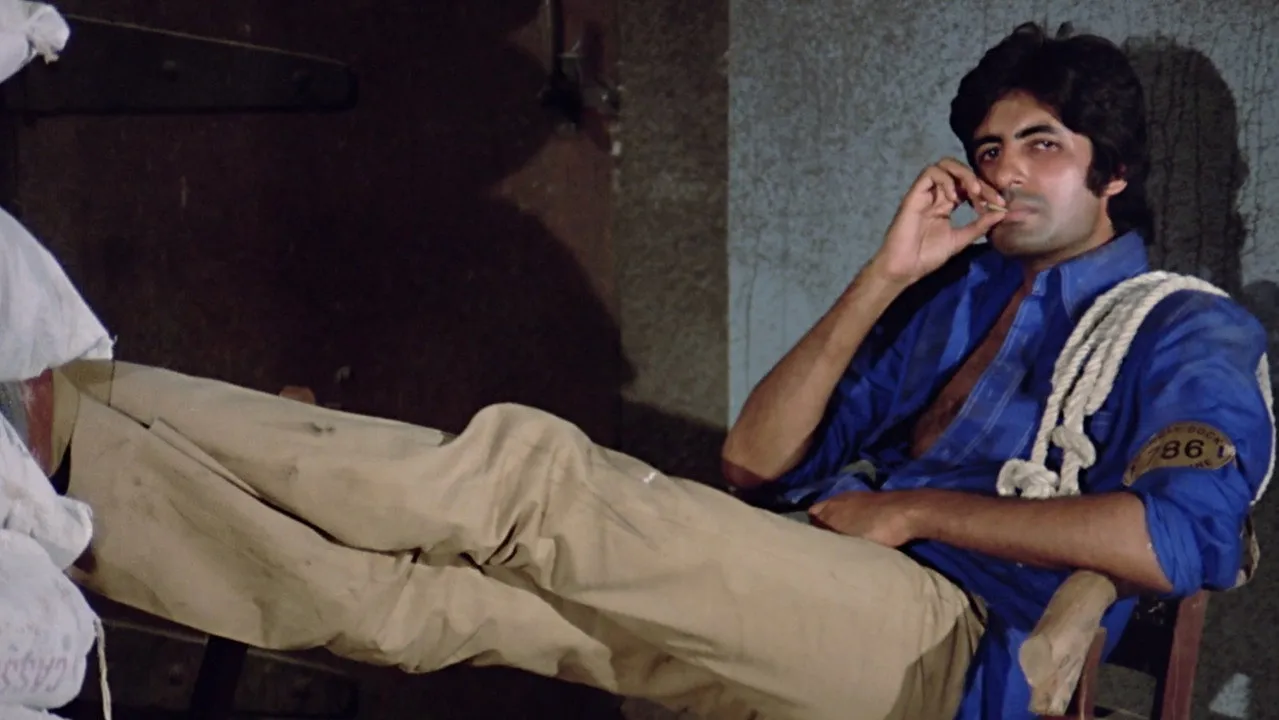 Deewaar (1975) still