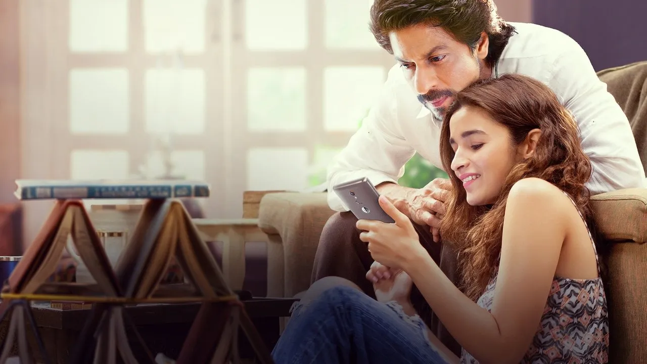 Dear Zindagi (2016) still
