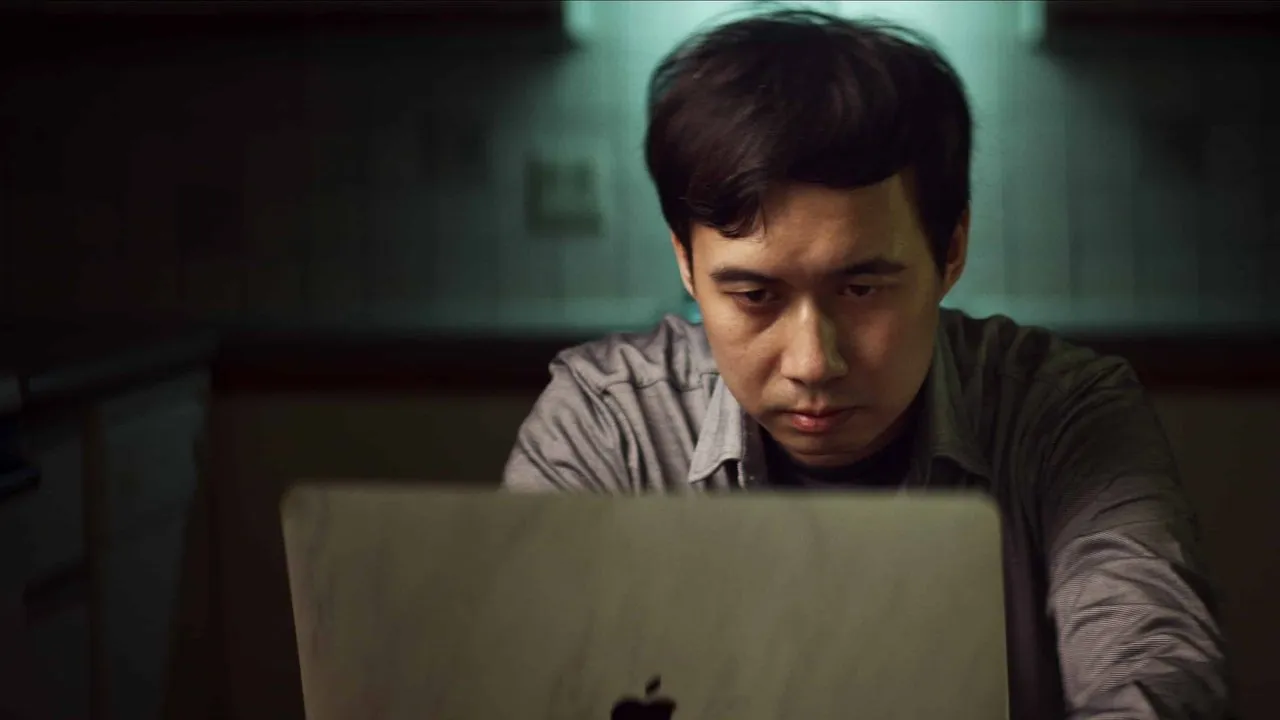 Trust No One: The Hunt for the Crypto King (2022) still